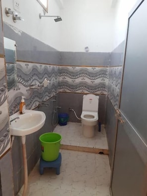 Bathroom - Hotel Anuj Palace l Near Ram Mandir (Ayodhya)