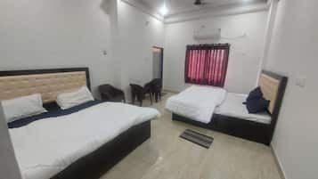 Familien-Doppel- oder -Zweibettzimmer, Balkon, Gartenblick