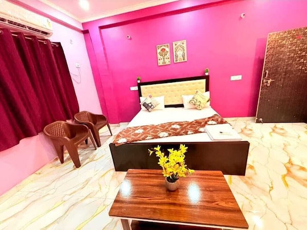 Deluxe Double Room, Balcony, Bay View - Hotel Anuj Palace l Near Ram Mandir (Ayodhya)