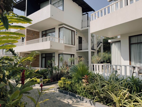 Unclassified image, 1 of 12, button - Bindiga Peak Resorts (Mallenahalli)