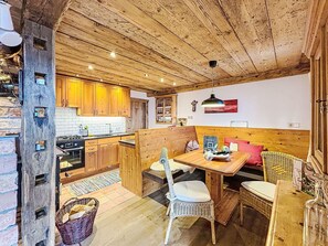 Dining - Beautiful apartment for 2 guests with WIFI and terrace (Ferndorf)