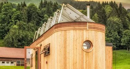 Schönes alleinstehendes Ferienhaus für 3 Leute mit Whirlpool, W-LAN, Innenhof und Panoramablick
