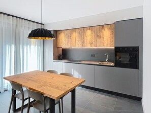 Dining - Cosy apartment for 6 people with WIFI, TV and balcony (Bocenago)