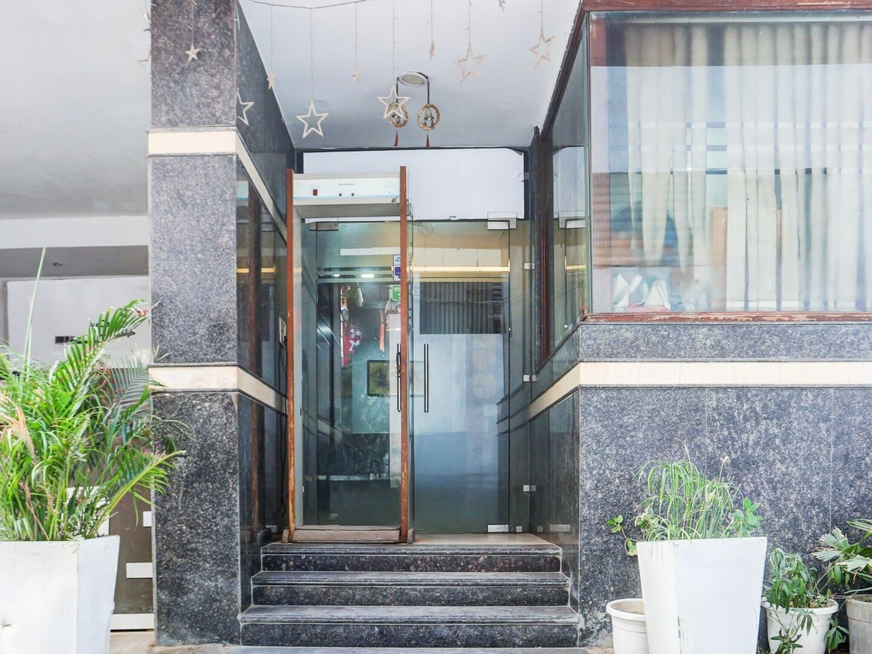 House | Reception