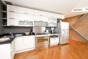 Private kitchen - "View Brera Penthouse" Private Jacuzzi + Duomo 5 Min (Milano)