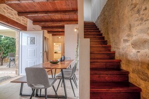 Outdoor dining - Elma's Villa (Kissamos)