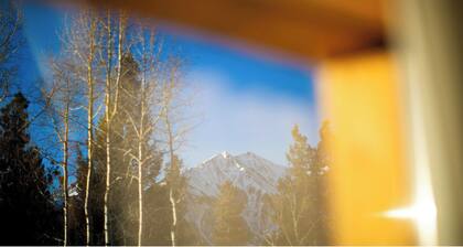 Lakeview Mountain Cabin w/ Deck, Hot Tub & Wood Burning Fireplace. Pet-Friendly!
