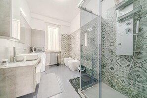 Standard Apartment, Balcony, Courtyard View | Bathroom