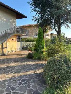 Property grounds - Casa Francesco - close to the airport (Azzano San Paolo)