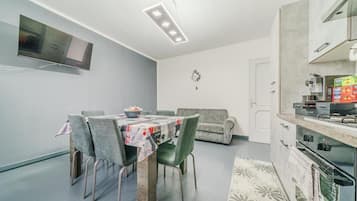 Standaard appartement, balkon, uitzicht op binnenplaats | Interieur