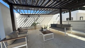 Terrace/patio - modern Caribbean luxury in this stunning 4-bedroom villa in Puerto Plata (Urb El Doral)