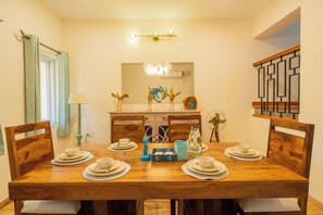 Deluxe Villa, Balcony | Dining