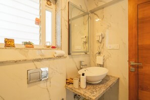 ดีลักซ์วิลล่า, ระเบียง | ห้องน้ำ