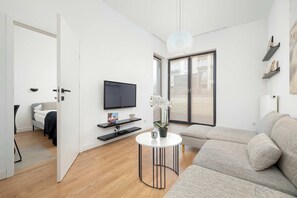 TV, studio