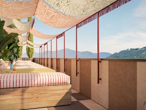 2 Bars/Lounges, Poolbar