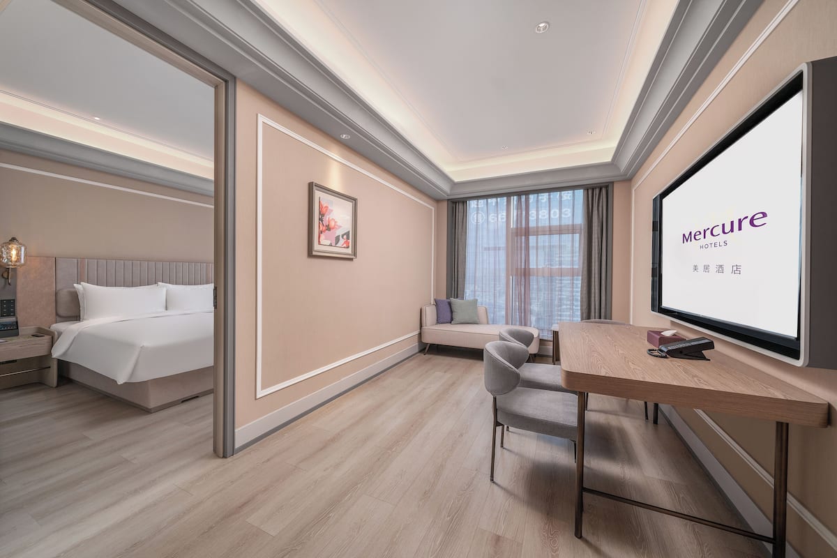 Executive Room, 1 King Bed | Living area