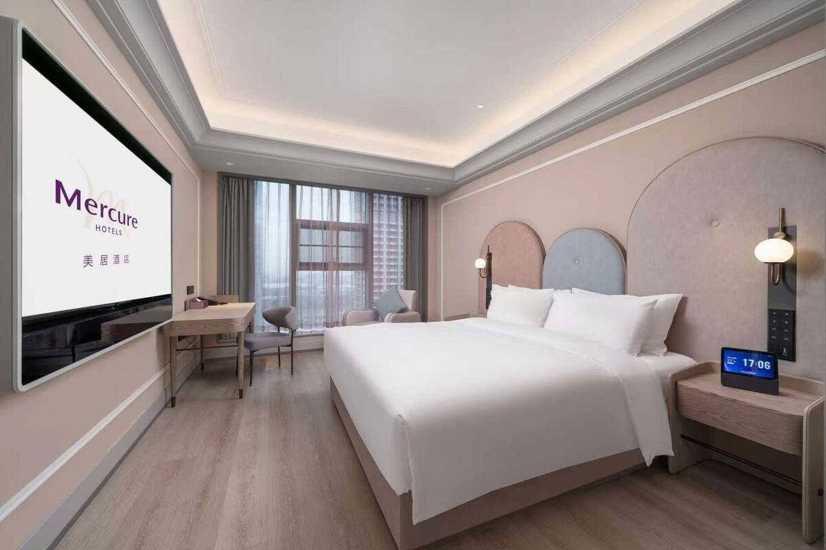 Deluxe Room, 1 King Bed