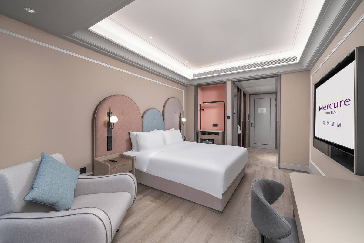 Superior Room, 1 King Bed