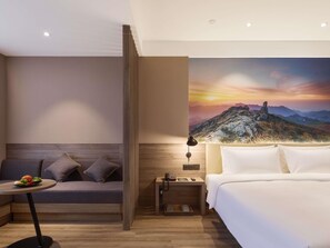 Deluxe Room, 1 King Bed