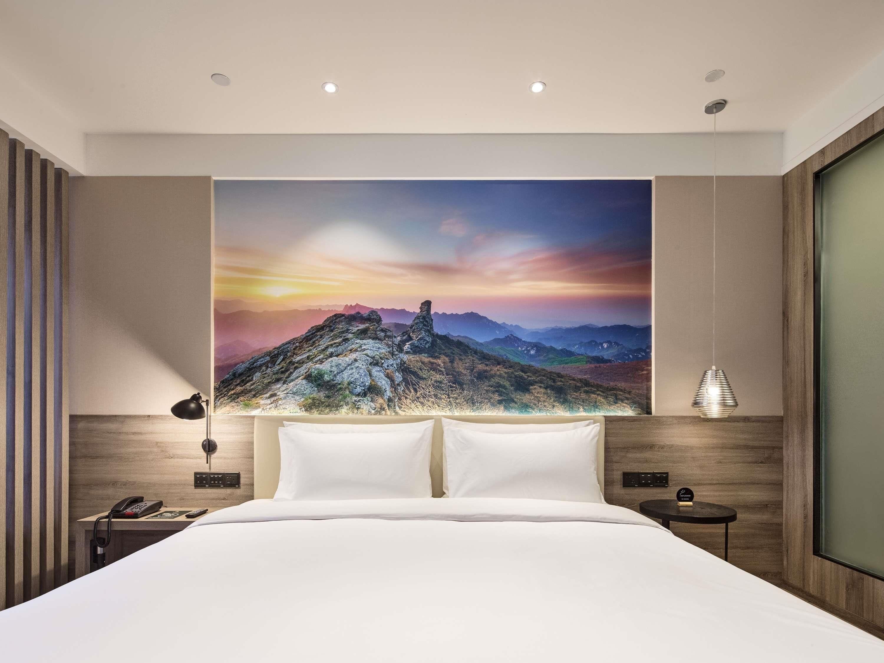 Deluxe Room, 1 King Bed