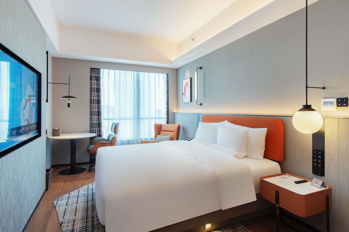 Deluxe Room, 1 King Bed (City side)