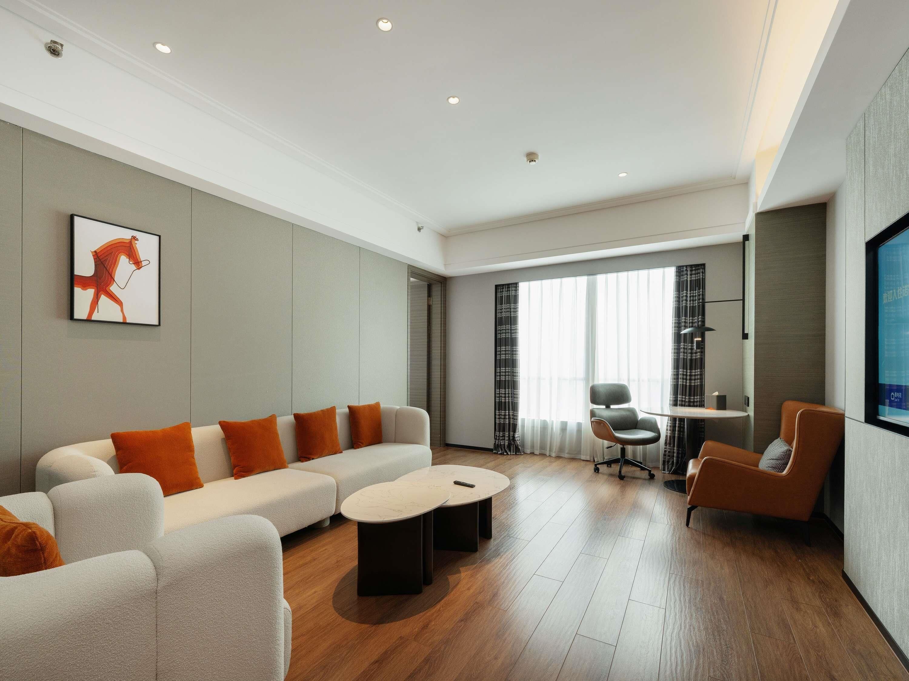 Suite Deluxe, 1 letto king | Biancheria da letto di alta qualità, copriletto in piuma