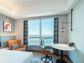Premium bedding, down comforters, Tempur-Pedic beds, free minibar - Novotel Dalian Zhongshan Square (Dalian)