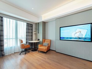 Premium bedding, down comforters, Tempur-Pedic beds, free minibar - Novotel Dalian Zhongshan Square (Dalian)