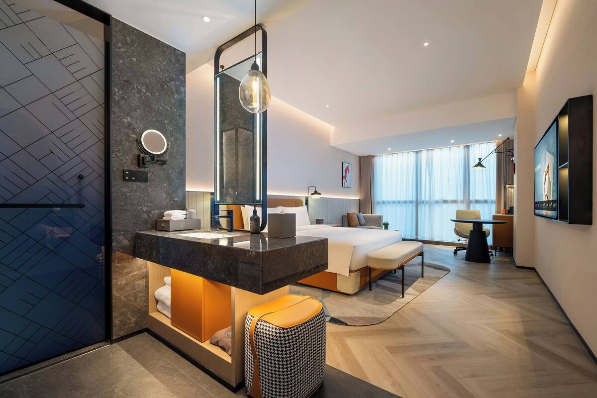 ห้องเอ็กเซกคิวทีฟ, เตียงคิงไซส์ 1 เตียง | เครื่องนอนระดับพรีเมียม, เตียงเมมโมรีโฟม, มินิบาร์ฟรีบางอย่าง, โต๊ะทำงาน