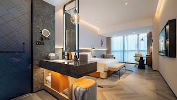 Executive Room, 1 King Bed | Premium bedding, memory foam beds, free minibar items, desk