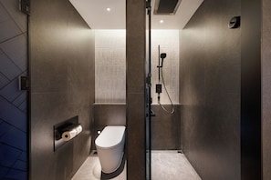 Shower, rainfall showerhead, free toiletries, hair dryer - Novotel Nanjing South Railway Station (Nanjing)