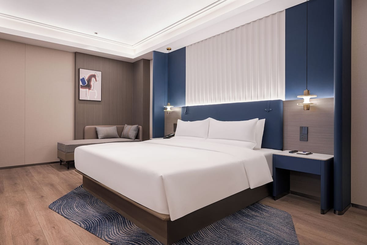 Phòng Executive, 1 giường cỡ king | Chăn bông, minibar, trang trí khác biệt, bàn
