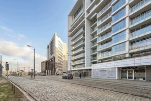 Exterior - Stylish Apartment in the Center | Balcony | Parking | Close to the Station (Poznań)