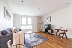 Living area - London Apartment Near Emirates Stadium Sleeps 5 (London)