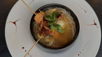 Thức ăn và đồ uống