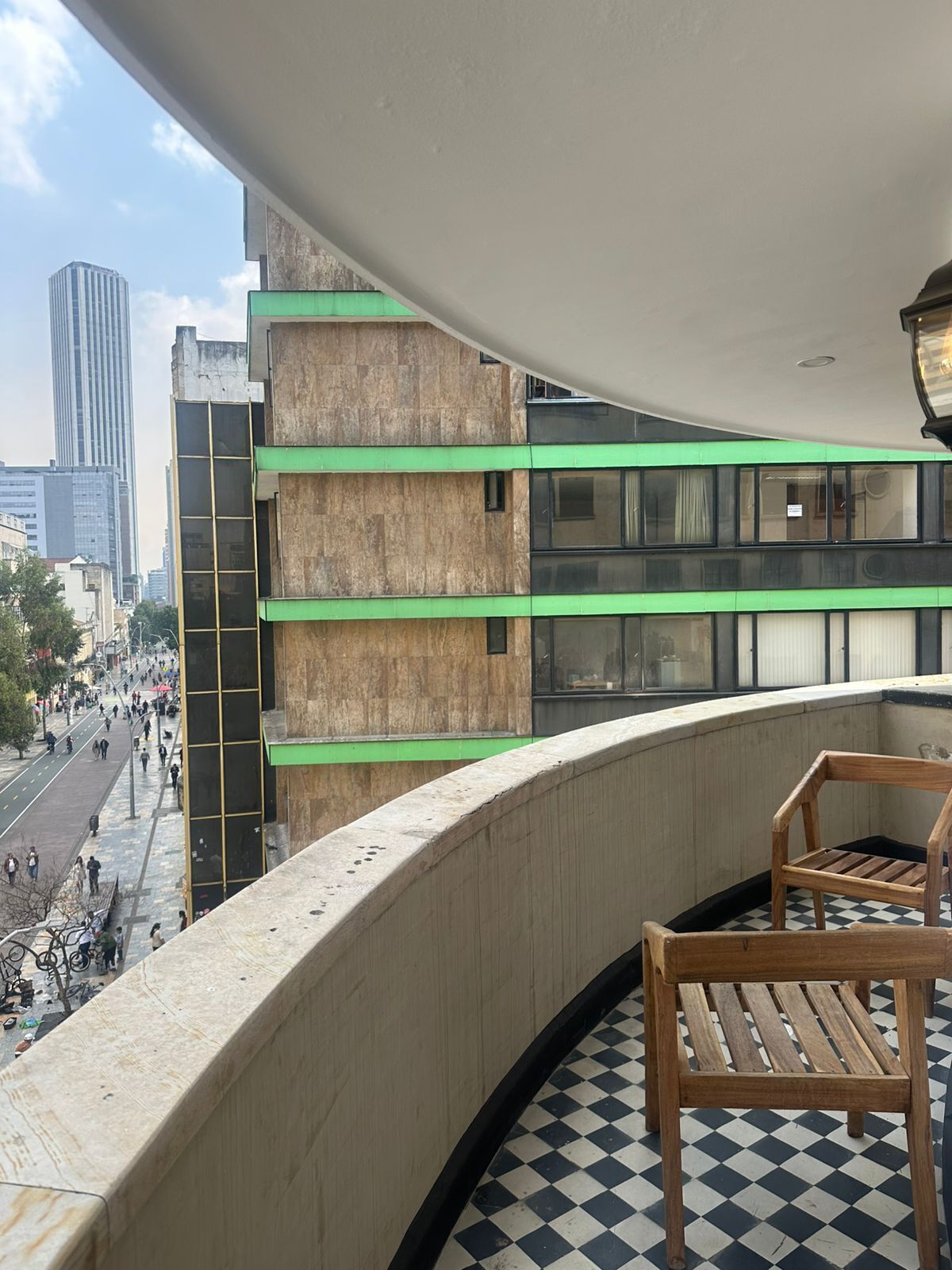 Luxe suite, balkon, uitzicht op stad | Terrein van de accommodatie