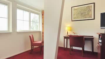 Standard Double Room, River View | Interior