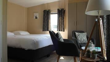 Double Room, River View | Iron/ironing board, free WiFi