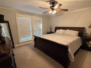 3 habitaciones, tabla de planchar con plancha, wifi y ropa de cama 