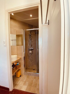 Shower - JF IMMO-VILLA RARE GARDEN PRIVATE POOL 10 PEOPLE SEA VIEW V0861 (Agde)