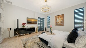 3 bedrooms, desk, iron/ironing board, travel cot - Modern luxury retreat near Siesta Key with a heated saltwater pool, hot tub, private sports court, and cinema room. Fully furnished designer home with indoor-outdoor living, perfect for relaxing, entertaining, and enjoying the best of Sarasota. (Sarasota)