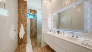 Hair dryer, towels - Modern luxury retreat near Siesta Key with a heated saltwater pool, hot tub, private sports court, and cinema room. Fully furnished designer home with indoor-outdoor living, perfect for relaxing, entertaining, and enjoying the best of Sarasota. (Sarasota)