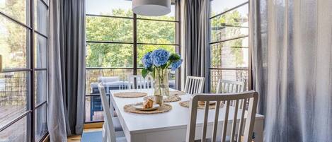 アパートメント 2 ベッドルーム | リビング エリア