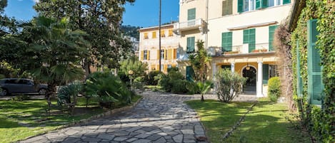 แฟมิลี่สตูดิโอ (Liberty Home In Genova Nervi) | บริเวณภายนอก