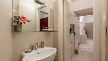 Monolocale familiare, microonde (Liberty Home In Genova Nervi 2min) | Bagno