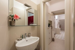 Family Studio, Microwave (Liberty Home In Genova Nervi 2min) | Bilik Mandi