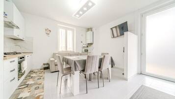 Apartment, Balcony, Courtyard View | Private kitchen