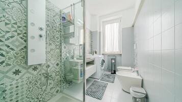 Apartment, Balcony, Courtyard View | Bathroom