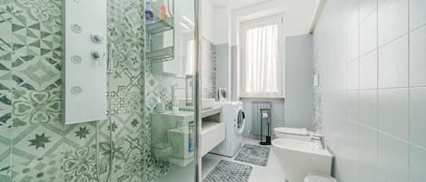 Apartment, Balcony, Courtyard View | Bathroom