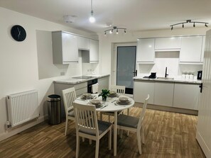 Dining - Modern 2 Bedroom Flat with Stylish Comfort (Croydon)